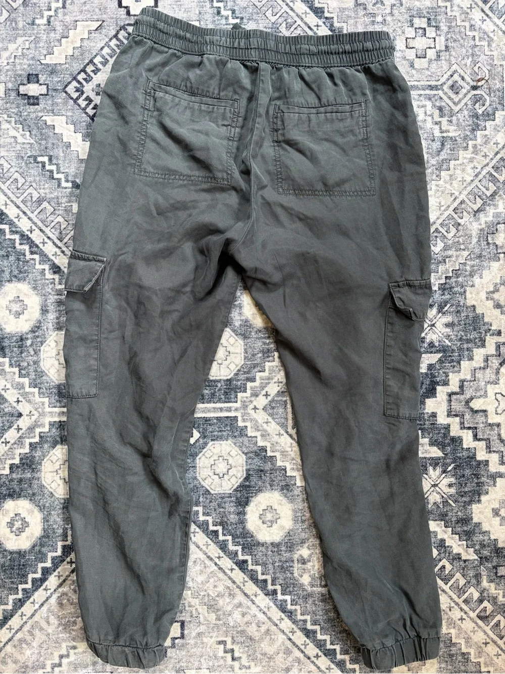 Banana Republic women’s jogger Cargo Pants in Dark Gray blue